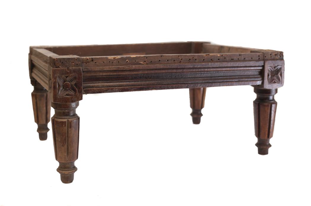 Small rectuangular footstool frame (1 of 4)