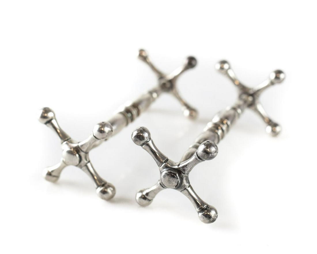 Pair of Victorian Thomas Prime and Sons Birmingham Silverplate Knife Rests: Pair of Victorian Thomas Prime and Sons Birmingham Silverplate Knife Rests, 19th century. Magneto plated. Measures Approx. 3.25" x 1.25" Domestic Shipping: $15