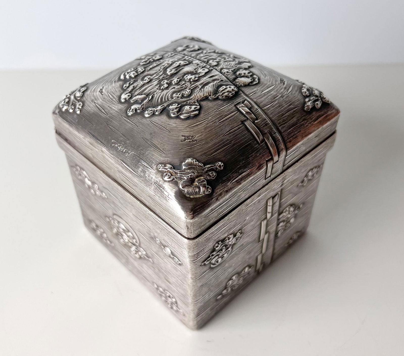 Russian 840 Silver hand chased Trompe loeil box Tea Caddy (1 of 11)