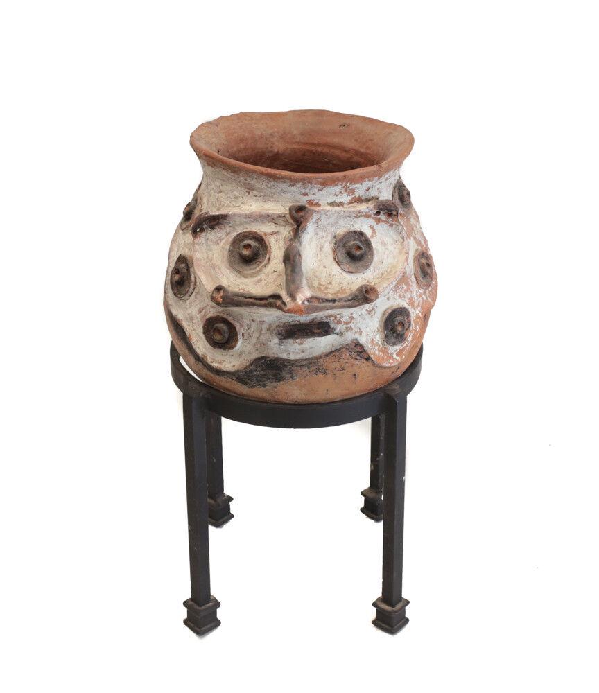 Papua New Guinea Large Chambri / Aibom Damarau pottery jar, modeled and pigments (1 of 4)