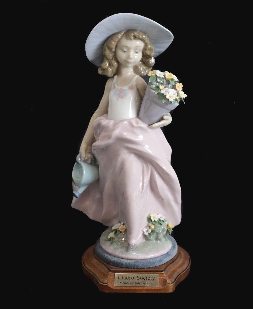 Lladro Porcelain Figurine 'A Wish Come True' 7676 for Lladro Collector's Society (1 of 1)
