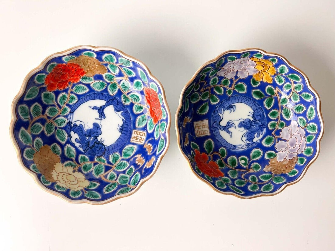 2pc Chinese Wucai Imari Bowls scalloped rims peony design Late 19th-20th century (1 of 6)
