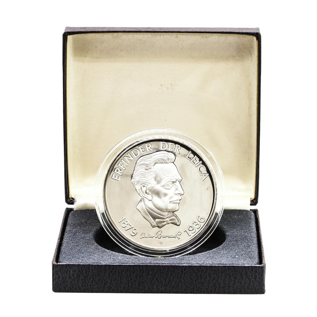 1879-1936 Erfinder Der Leica Commemorative 1 Oz.: One 1879-1936 Erfinder Der Leica Commemorative 1 Oz. Sterling Silver Round.
