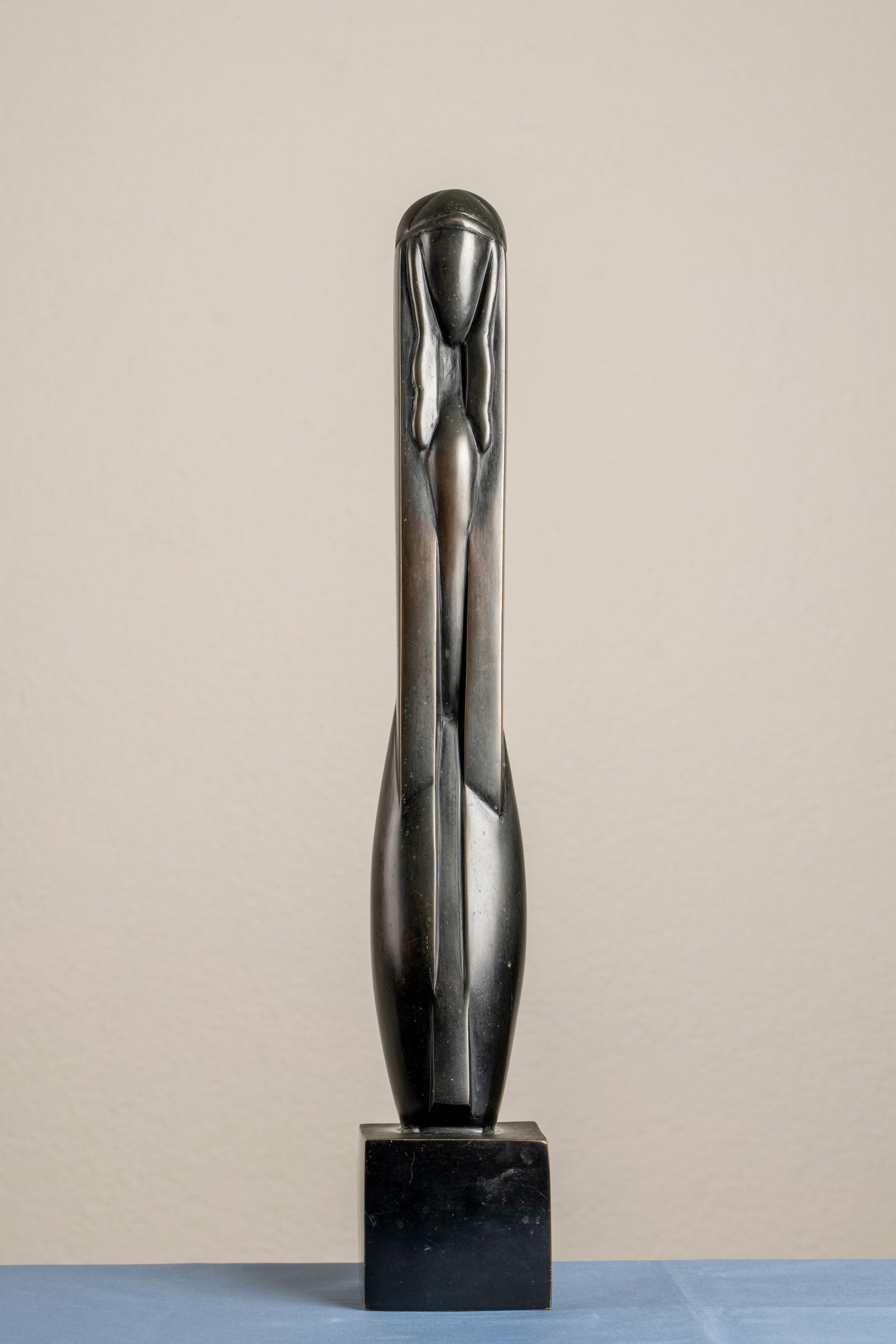 Joseph CSAKY J (1888 - 1971): Joseph CSAKY J (1888 - 1971) Figure Bronze signed on the base, stamped Blanchet Fondeur numbered 8/8 Height 62.5 cm PROVENANCE: Galerie VALLOIS, collection p FIGURE Bronze signée sur la base, cachet