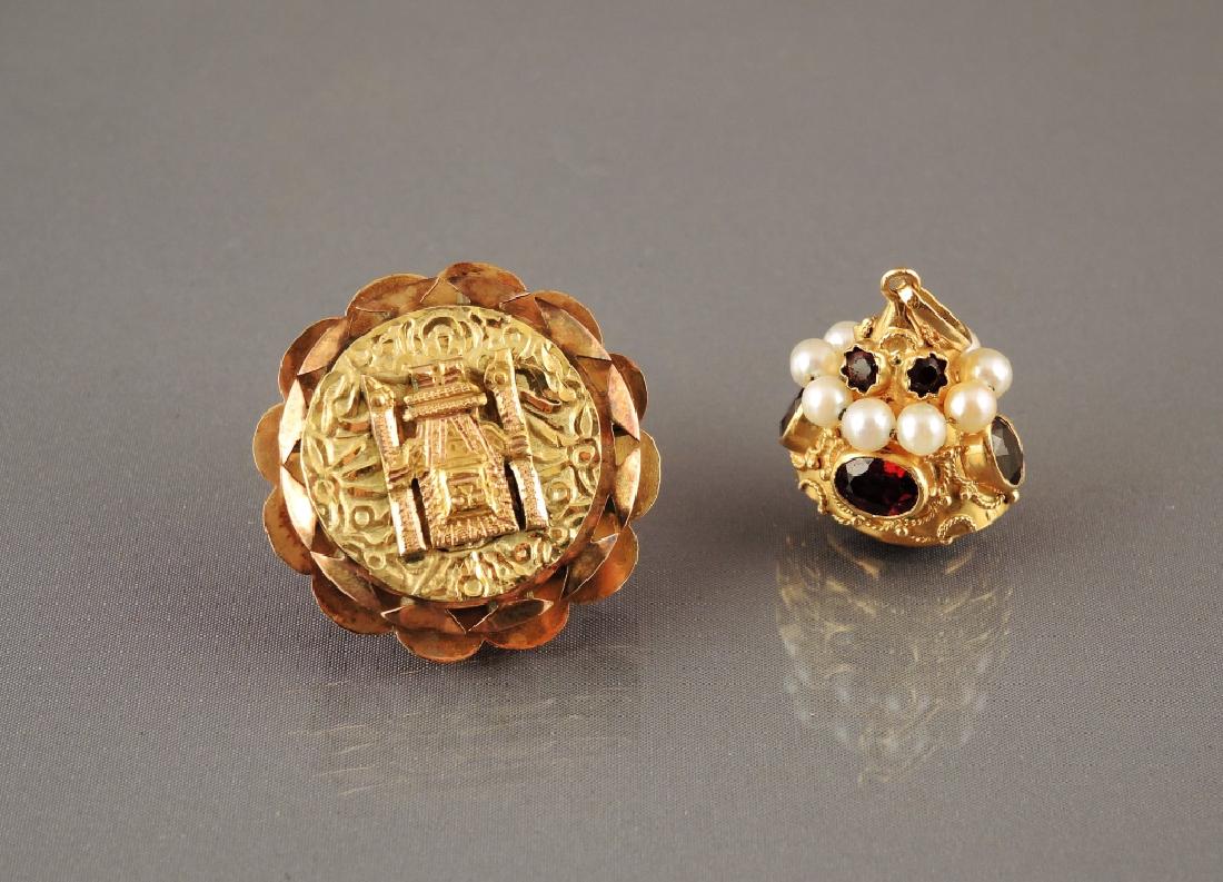 TWO 18K GOLD PENDANTS (1 of 1)