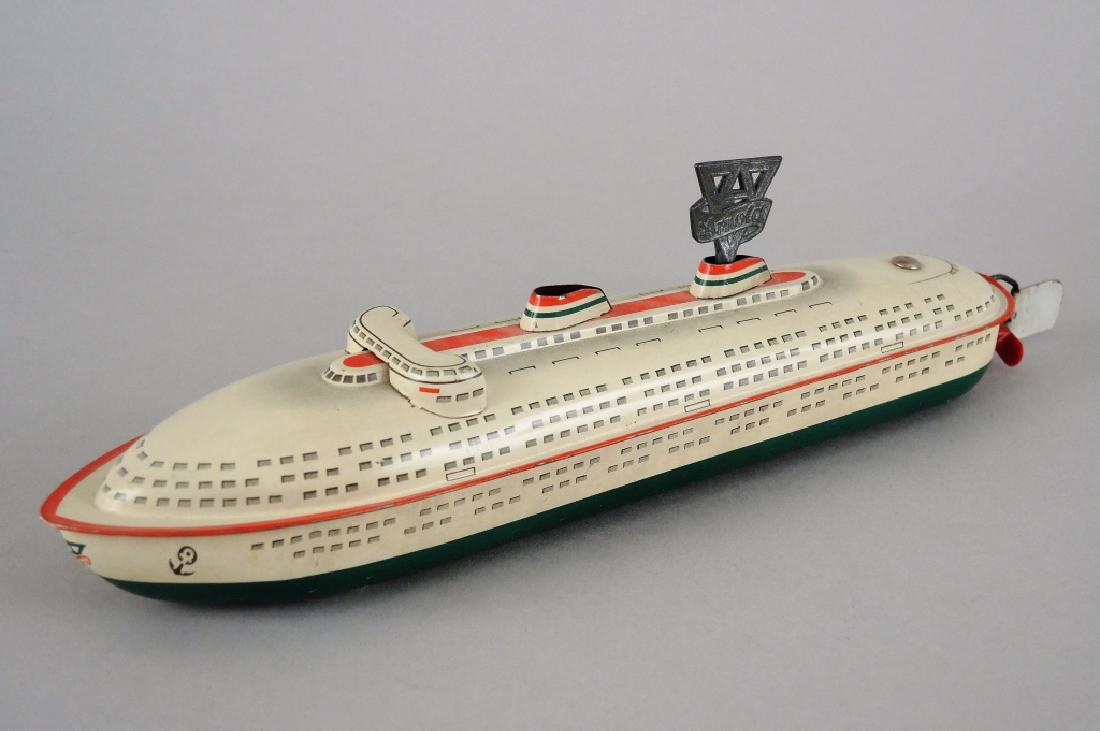 GERMAN TIN LITHO WIND UP OCEAN LINER (1 of 4)