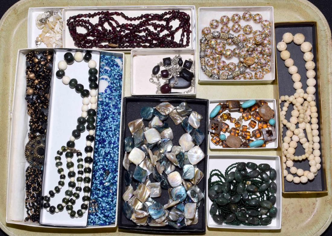 14pcs ASSORTED BEADED COSTUME JEWELRY - Condition: Age (1 of 4)