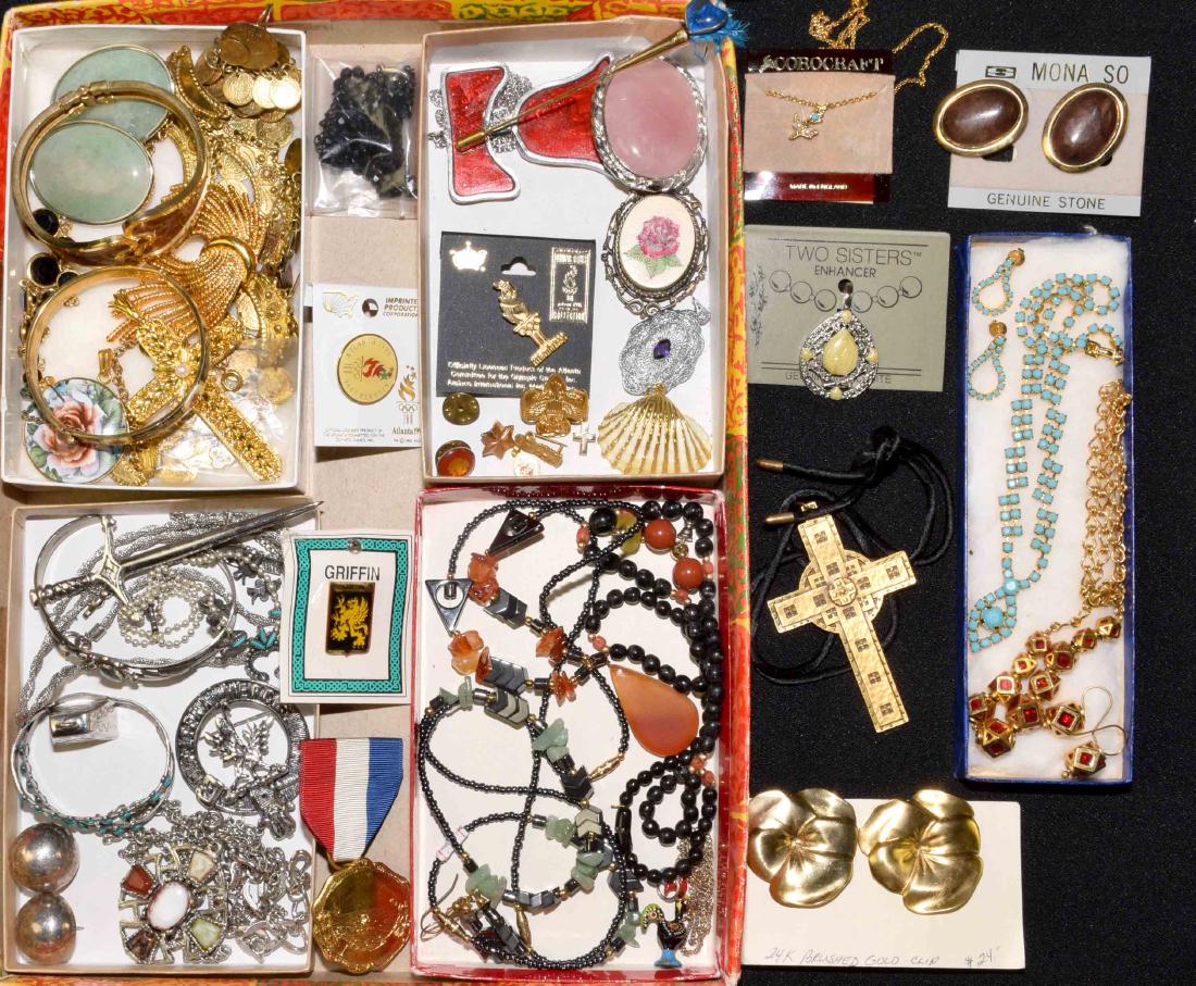 45+pcs ASSORTED COSTUME JEWELRY - Includes bangles, (1 of 5)