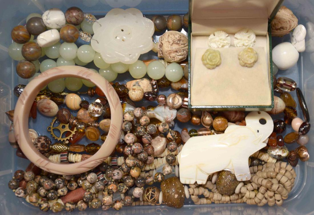 ASSORTED HARDSTONE AND JADE JEWELRY. (5) necklaces, (1) (1 of 4)