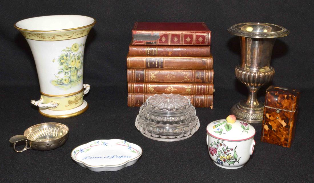 (13PC) GROUP OF DECORATIVE OBJECTS. Comprised: (1 of 14)