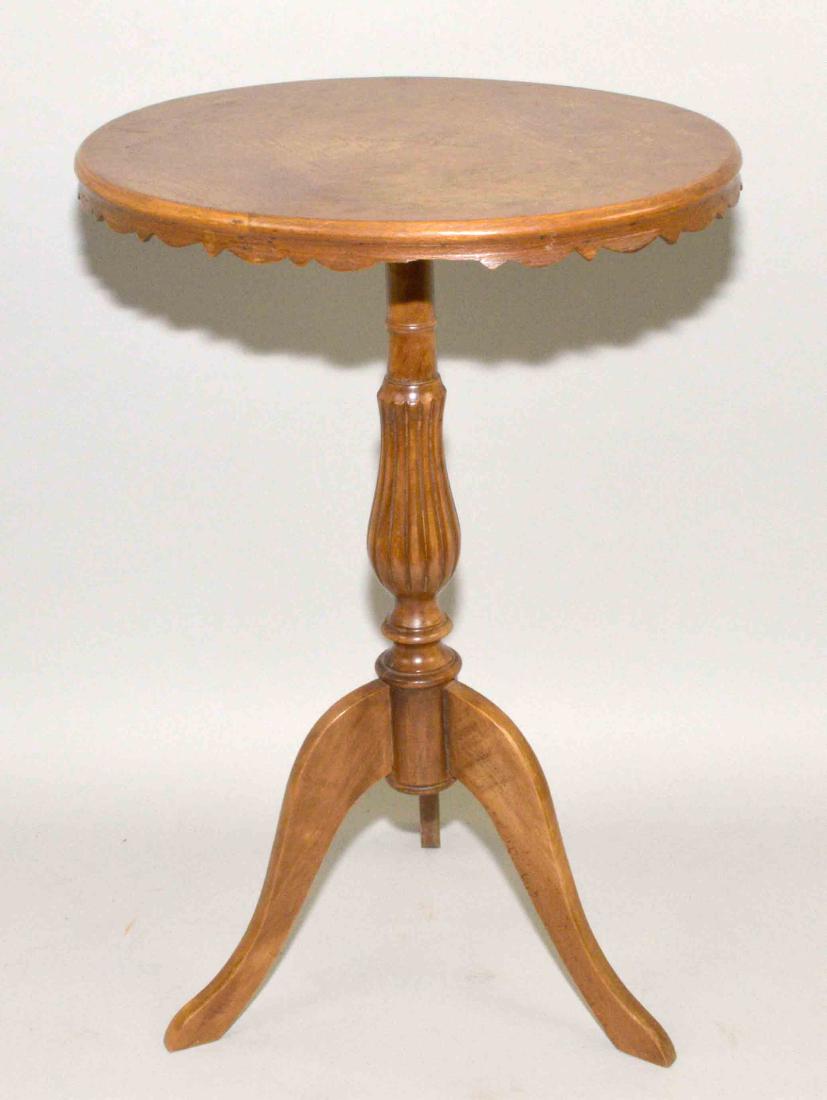 SMALL OVAL CHILDREN'S END TABLE with pedestal on three (1 of 3)