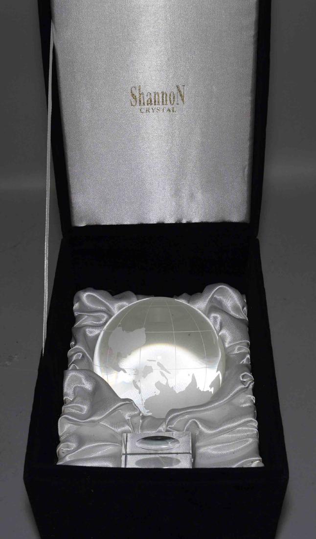 SHANNON CRYSTAL DESIGNS OF IRELAND WORLD GLOBE W/STAND (1 of 2)