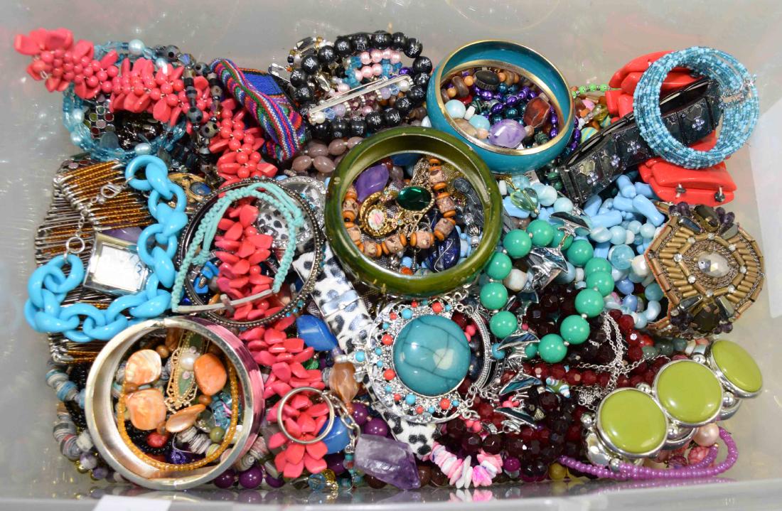 BIN/ASSORTED MULTI-COLOR COSTUME JEWELRY. (Necklaces, (1 of 2)