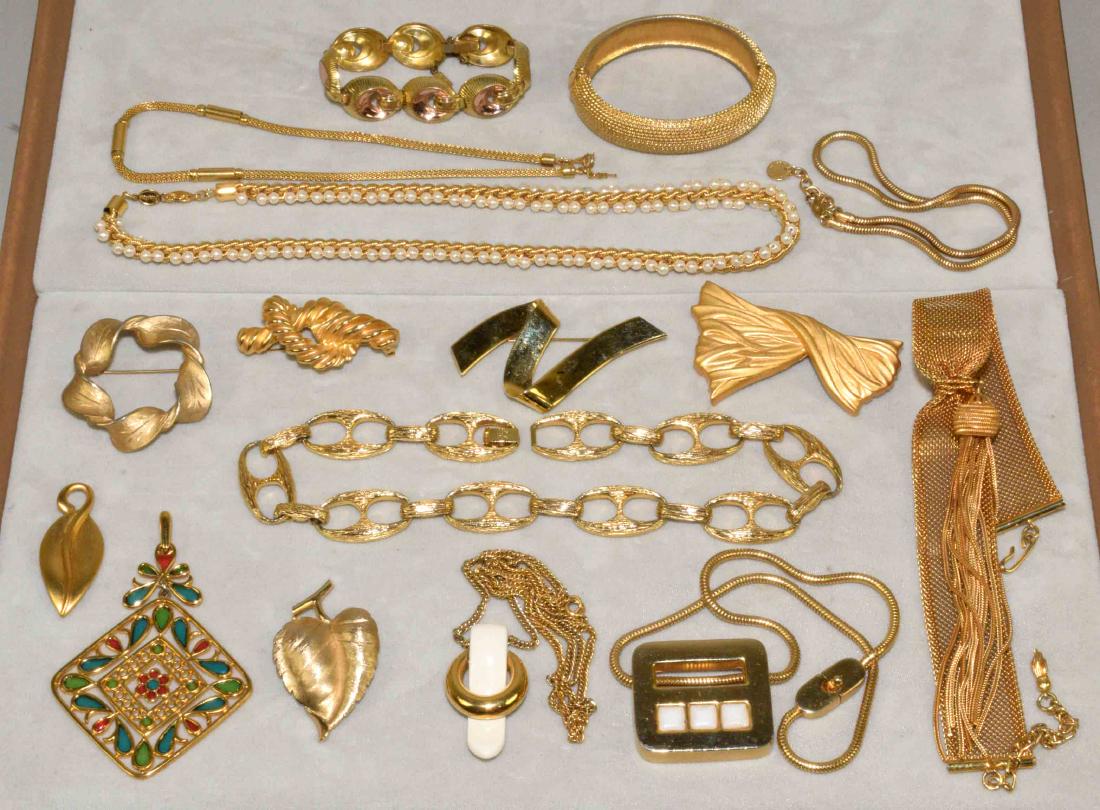(16) PCS. OF ASST. VINTAGE GOLDTONE DESIGNER SIGNED (1 of 9)
