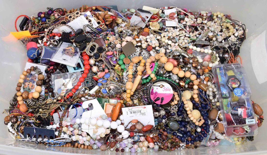 SUPER SIZE BIN OF ASST. CRAFT BUILD COSTUME JEWELRY. (1 of 3)