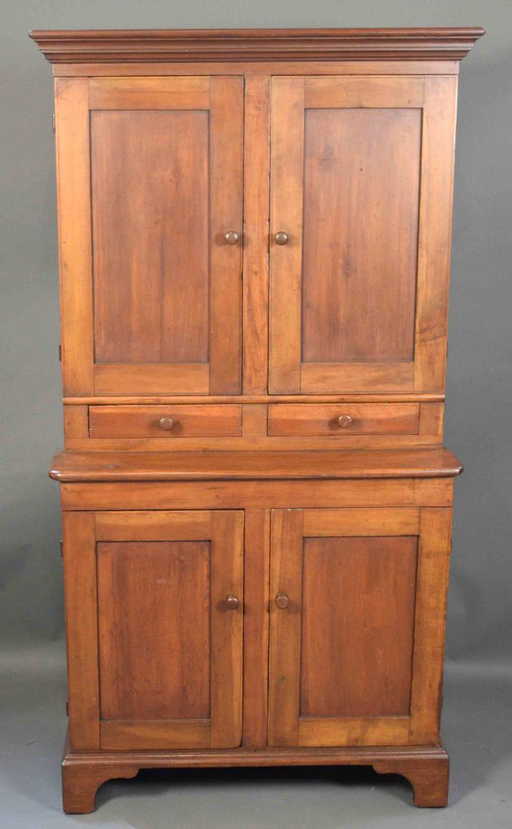 AMERICAN ANTIQUE CHERRY STEPBACK CUPBOARD. One Piece. - AMERICAN ANTIQUE CHERRY STEPBACK CUPBOARD. One Piece.