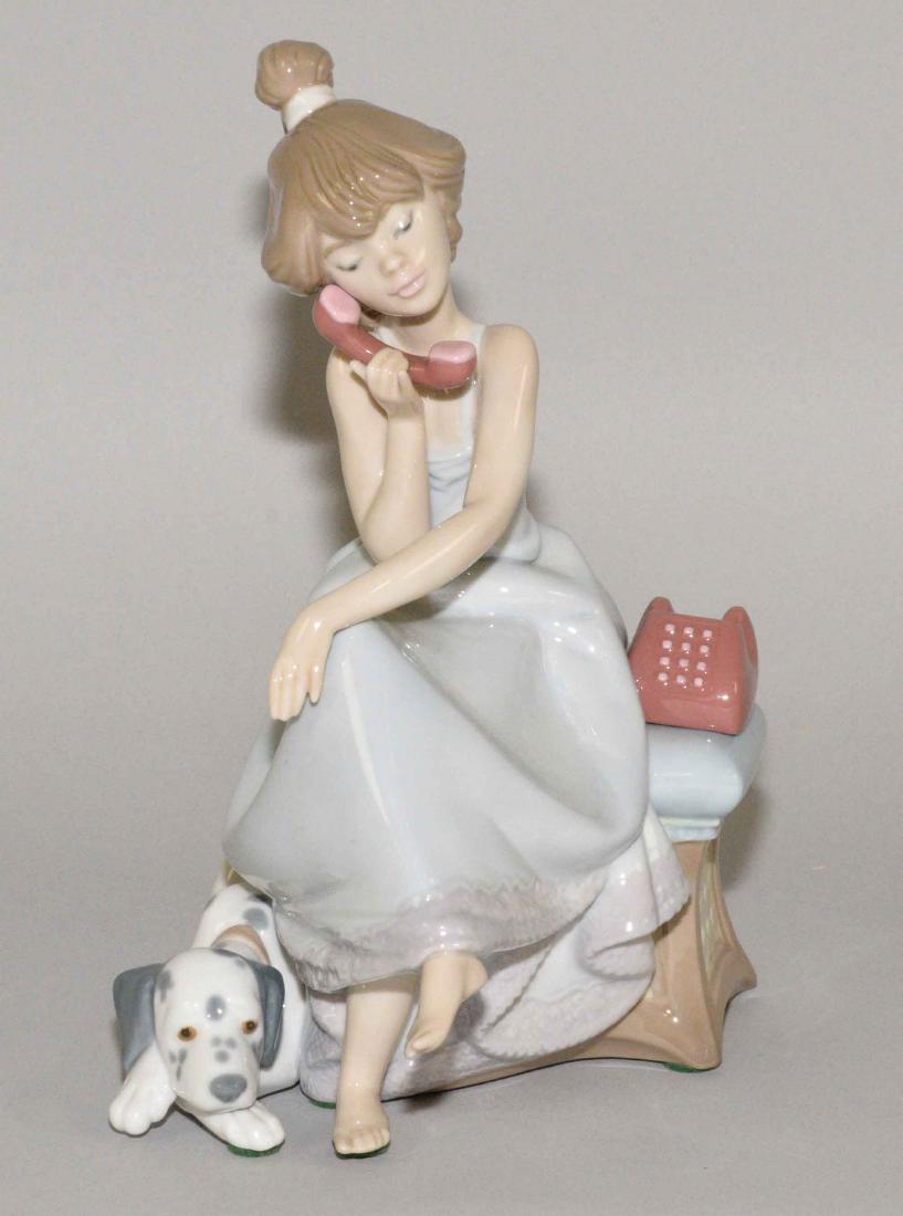 LLADRO ''CHIT CHAT'' 1987 PORCELAIN GIRL ON PHONE: LLADRO ''CHIT CHAT'' 1987 PORCELAIN GIRL ON PHONE W/DALMATION DOG FIGURINE #5466. Excellent condition w/box. Blue stamp, height 73/4''.