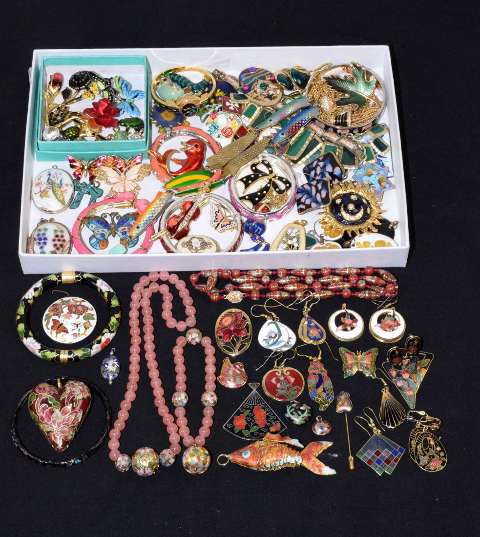 (50+) ASSORTED ENAMEL AND CLOISONNE COSTUME JEWELRY: (50+) ASSORTED ENAMEL AND CLOISONNE COSTUME JEWELRY LOT. Variety includes many vintage necklaces, bracelets, brooches, lockets and more.