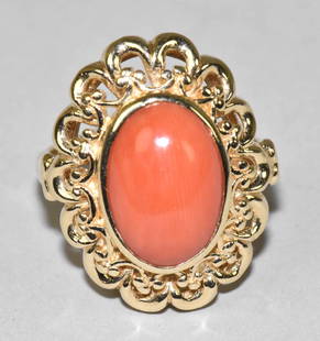 ART NOVEAU 14K YELLOW GOLD RING, w/oval coral cabachon.: ART NOVEAU 14K YELLOW GOLD RING, w/oval coral cabachon. Size 6.5. 3.9 dwt.