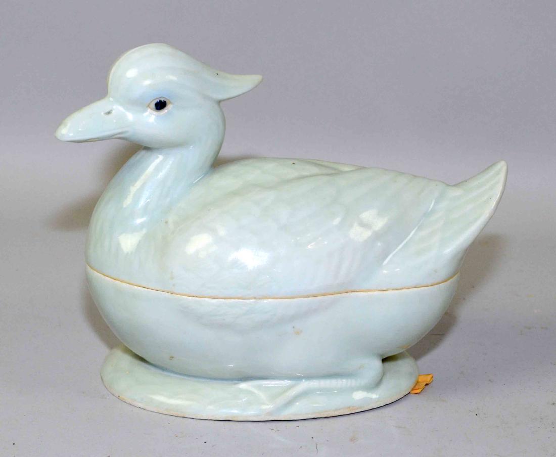 CHINESE LIDDED CELADON DUCK. 6.5''H x 8''W x 4''W.: CHINESE LIDDED CELADON DUCK. 6.5''H x 8''W x 4''W.