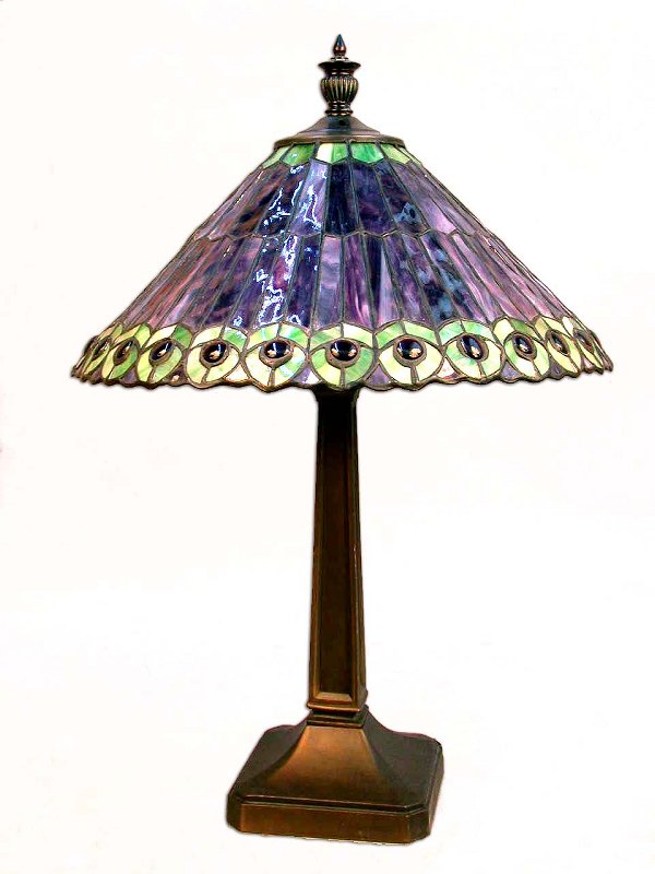 LEADED GLASS TABLE LAMP. N/R.