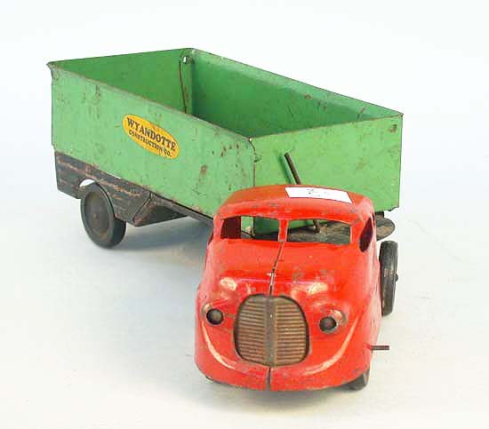 WYANDOTTE TIN TOY DUMP TRUCK Condition: - 2
