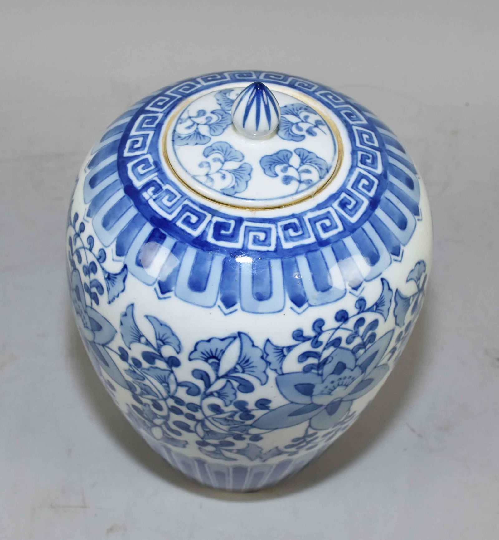 CHINESE BLUE AND WHITE LIDDED GINGER JAR. 11''H. Estate: CHINESE BLUE AND WHITE LIDDED GINGER JAR. 11''H. Estate of Stephen Totter.