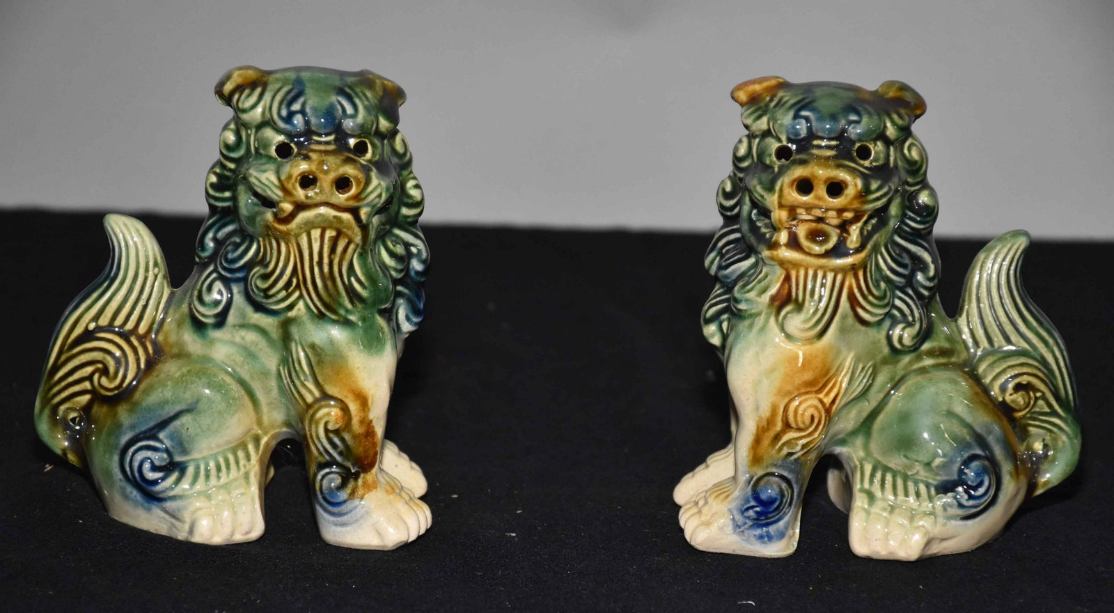 PAIR OF CHINESE FOO DOGS. 5.5''H.: PAIR OF CHINESE FOO DOGS. 5.5''H.