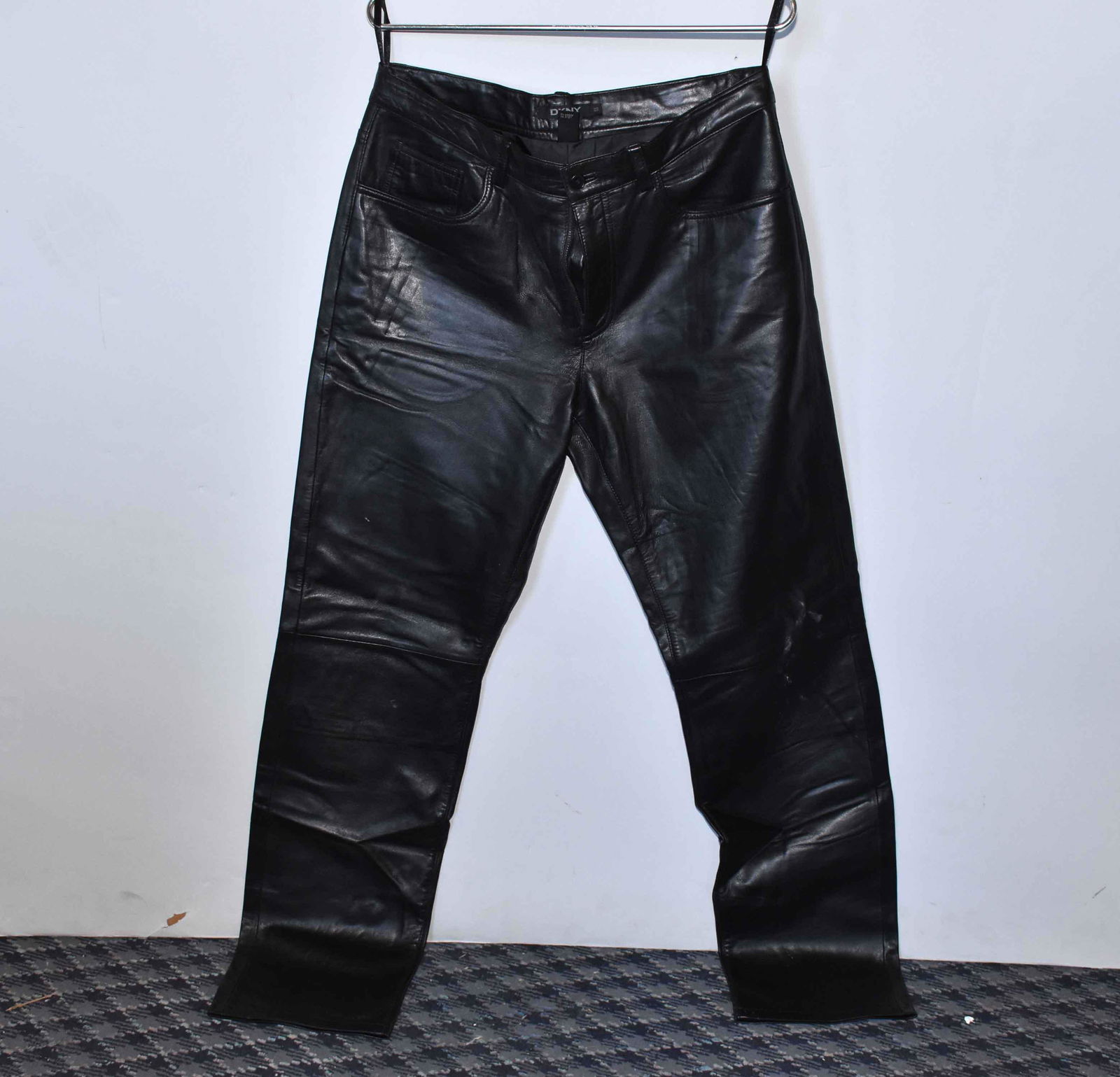 BLACK LEATHER PANTS. DKNY, size 33. Estate of Stephen: BLACK LEATHER PANTS. DKNY, size 33. Estate of Stephen Totter.