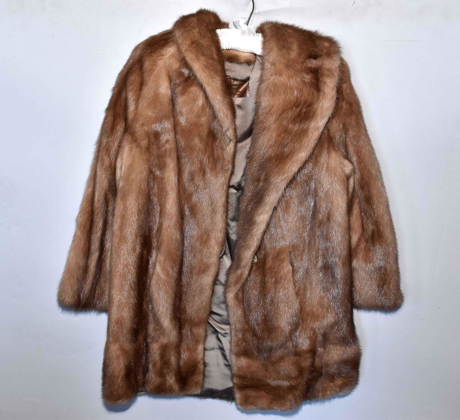 ''GALLERIES'' JOSEPH HORNE MINK COAT. 33''L.: ''GALLERIES'' JOSEPH HORNE MINK COAT. 33''L.