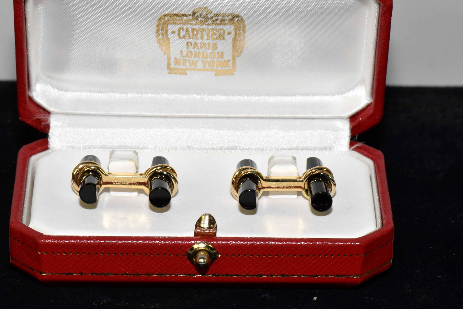 PAIR OF CARTIER 18 K YELLOW GOLD BAR CUFFLINKS W/ONYX.: PAIR OF CARTIER 18 K YELLOW GOLD BAR CUFFLINKS W/ONYX. Mark - Cartier 750 - BX5563. Includes original box. 1'' length. Total overall weight 6.7 dwt. Estate of Stephen Totter.