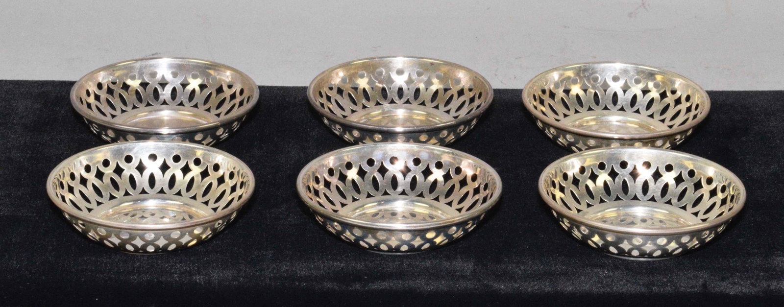 STERLING GEORGE JENSEN SMALL RETICULATED BOWLS (6 PC.).: STERLING GEORGE JENSEN SMALL RETICULATED BOWLS (6 PC.). 2.5'' diameter, 2.5 ozt. Estate of Stephen Totter.