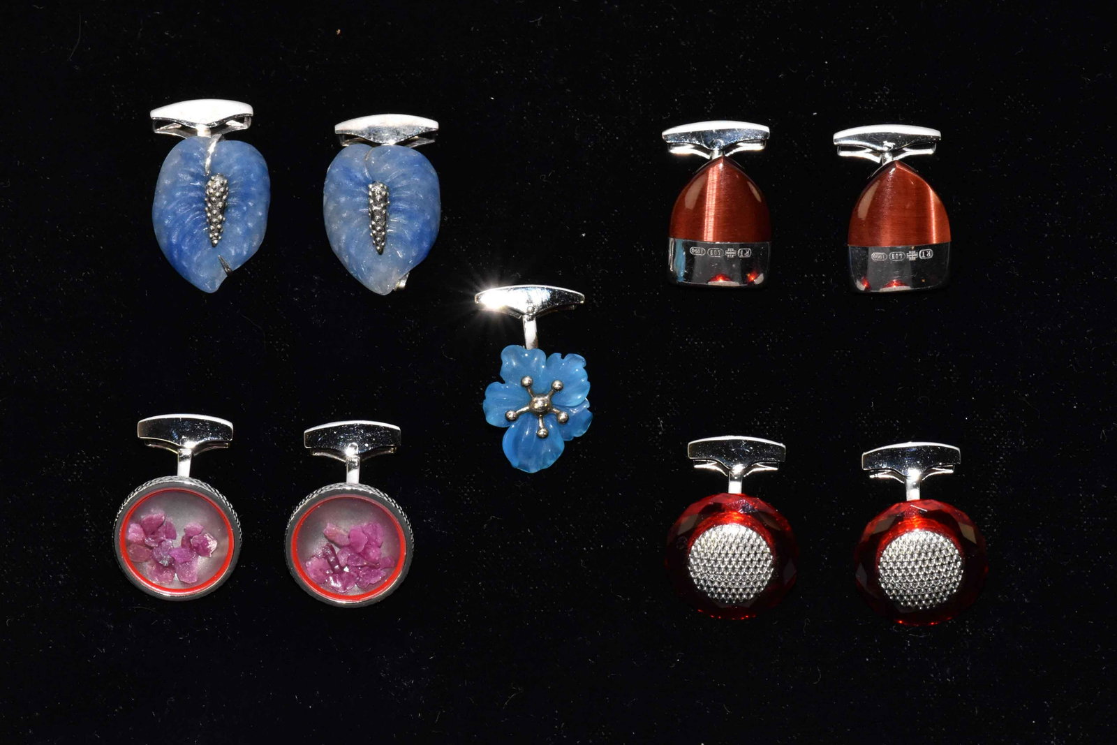 TATEOSSIAN, R/T LONDON, (4) pairs of cufflinks. (2): TATEOSSIAN, R/T LONDON, (4) pairs of cufflinks. (2) pairs marked 925). Estate of Stephen Totter.