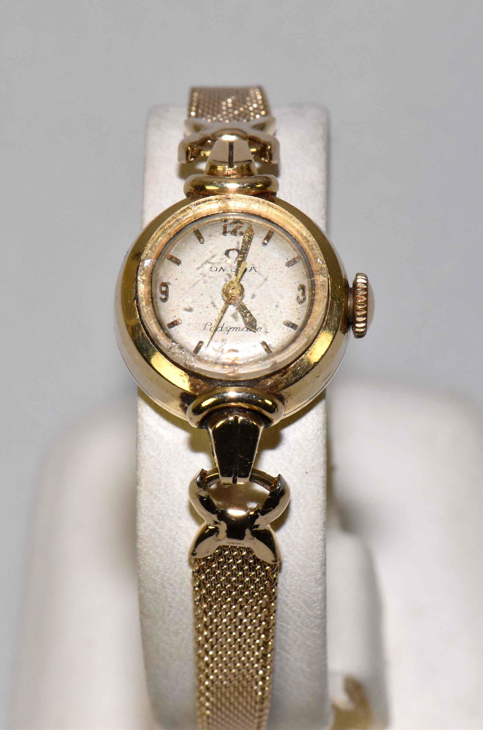 14K GOLD OMEGA LADYMATIC WATCH.: 14K GOLD OMEGA LADYMATIC WATCH.