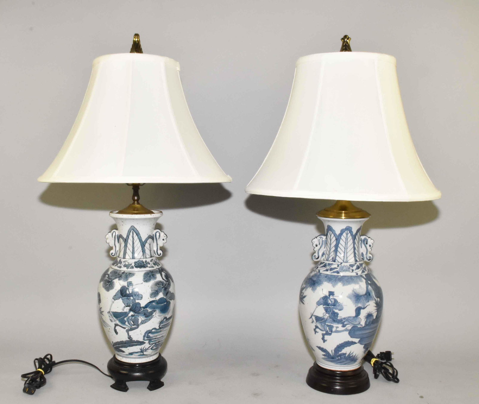 PAIR OF BLUE AND WHITE PORCELAIN LAMPS, w/14th century: PAIR OF BLUE AND WHITE PORCELAIN LAMPS, w/14th century scene of Han Dynasty Romance - circa 1980. Leaf lappets around neck, w/footed wood base. 27.50'' tall each.