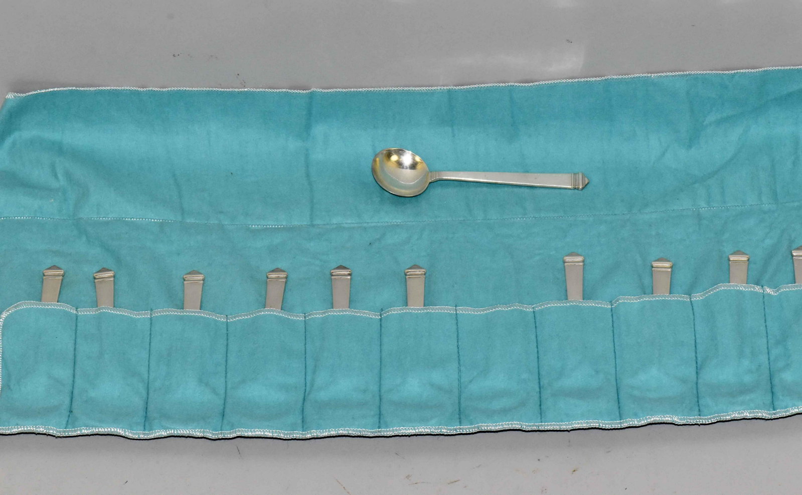 (12) TIFFANY & CO. ''HAMPTON'' STERLING SILVER BOUILLON: (12) TIFFANY & CO. ''HAMPTON'' STERLING SILVER BOUILLON SPOONS. 5.5''. Total weight 11.30 ozt. Estate of Stephen Totter.
