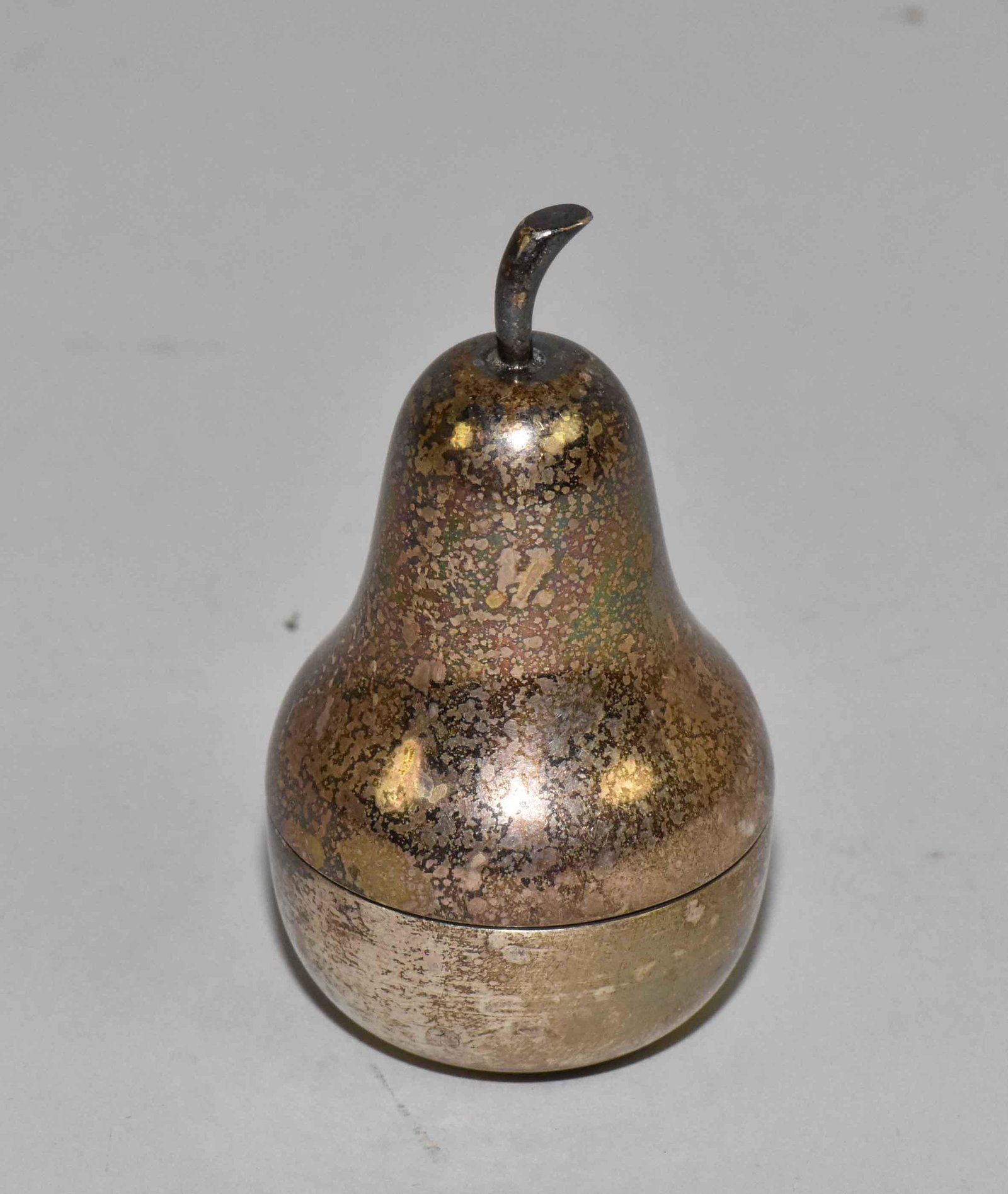 TIFFANY & CO. MAKERS STERLING SILVER PEAR TRINKET PILL: TIFFANY & CO. MAKERS STERLING SILVER PEAR TRINKET PILL BOX. Circa 1960s. No. 25381. 2.25''H x 1.25''W. Total weight 0.7 ozt. Estate of Stephen Totter.