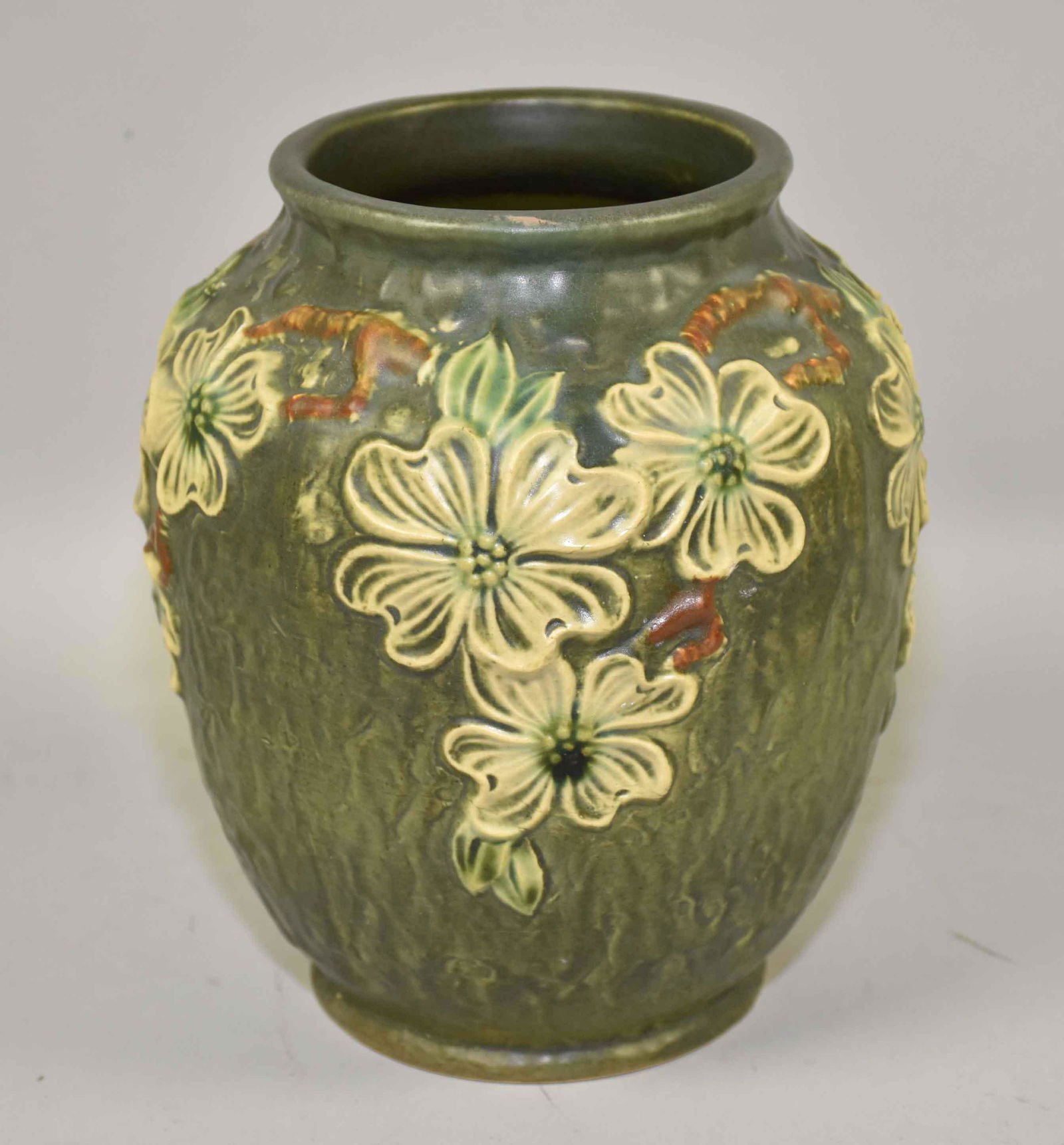 Roseville Pottery Vase 132 7 Mar 02 2019 Martin Auction Co In Il