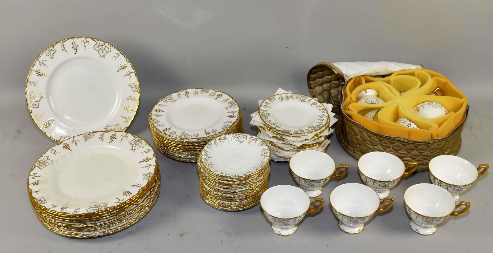 (60) PCS. ROYAL CROWN DERBY ENGLISH BONE CHINA: (60) PCS. ROYAL CROWN DERBY ENGLISH BONE CHINA DINNERWARE SERVICE SET FOR TEN, in ''Vine'' pattern. With scalloped edges, gold grapes and vines. (10) dinner plates, 10.25'' diameter, (11) salad, (14) 
