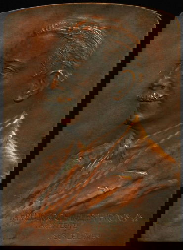 RENE CHAMBELLAN PORTRAIT PLAQ.: RENE PAUL CHAMBELLAN PORTRAIT PLAQUE. 1928. Bronze. Signed ''Chambellan 1928'' and marked on the back in pen ''#1019 Cast 1 - off BRZ to replace failure.'' This shows Frederic Charles Hiron, architect