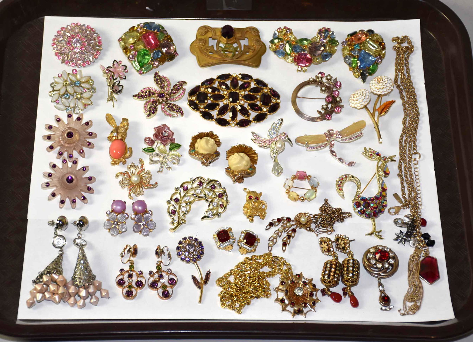VINTAGE COLLECTION OF RHINESTONE JEWELRY IN PINK,: VINTAGE COLLECTION OF RHINESTONE JEWELRY IN PINK, PURPLE AND RED TONES. With brooches and earrings. To include a K. Lane and Czech necklace.