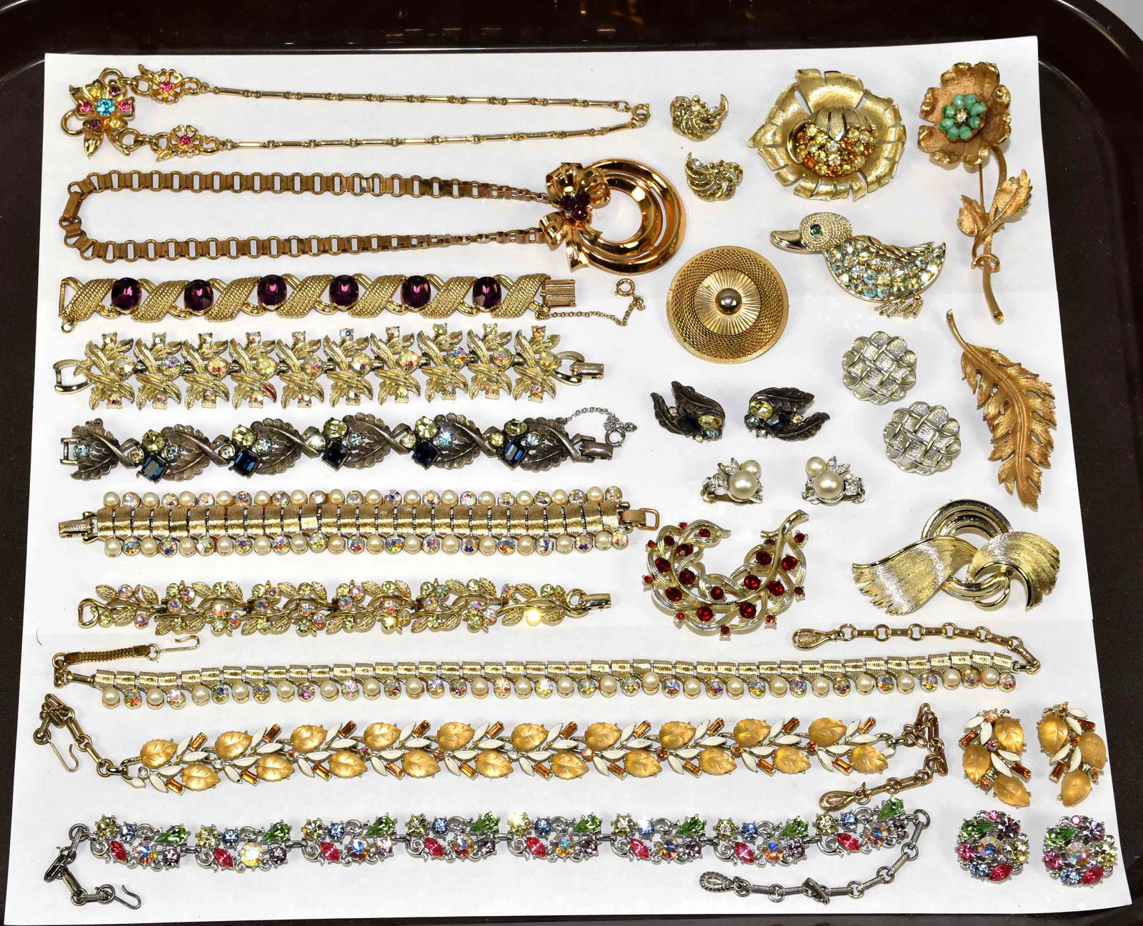 (20) PIECE MISC. LOT OF SIGNED LISNER & CORO COSTUME: (20) PIECE MISC. LOT OF SIGNED LISNER & CORO COSTUME JEWELRY. With pearl and rhinestone necklaces, brooches, bracelets and clip earrings. Gold and silver tones.