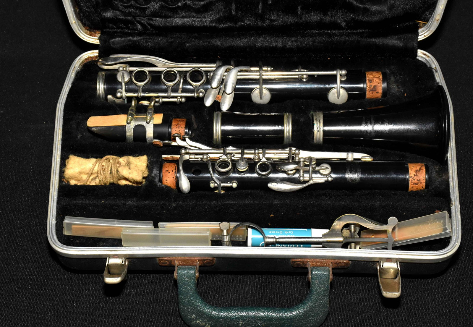 BUNDY VINTAGE CLARINET W/CASE.: BUNDY VINTAGE CLARINET W/CASE.