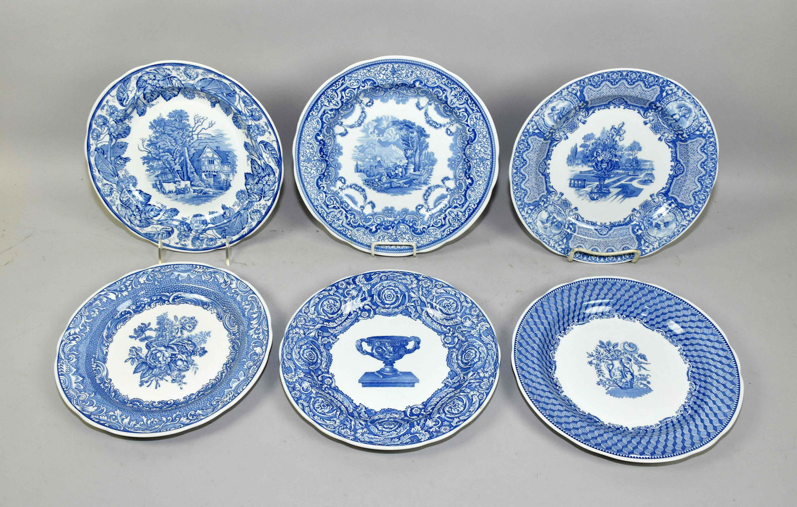 (6) SPODE BLUE ROOM COLLECTION PORCELAIN PLATES.: (6) SPODE BLUE ROOM COLLECTION PORCELAIN PLATES. Underglaze print from a hand engraved copper plate. 10.5'' diameter. Condition: small chips to underside.