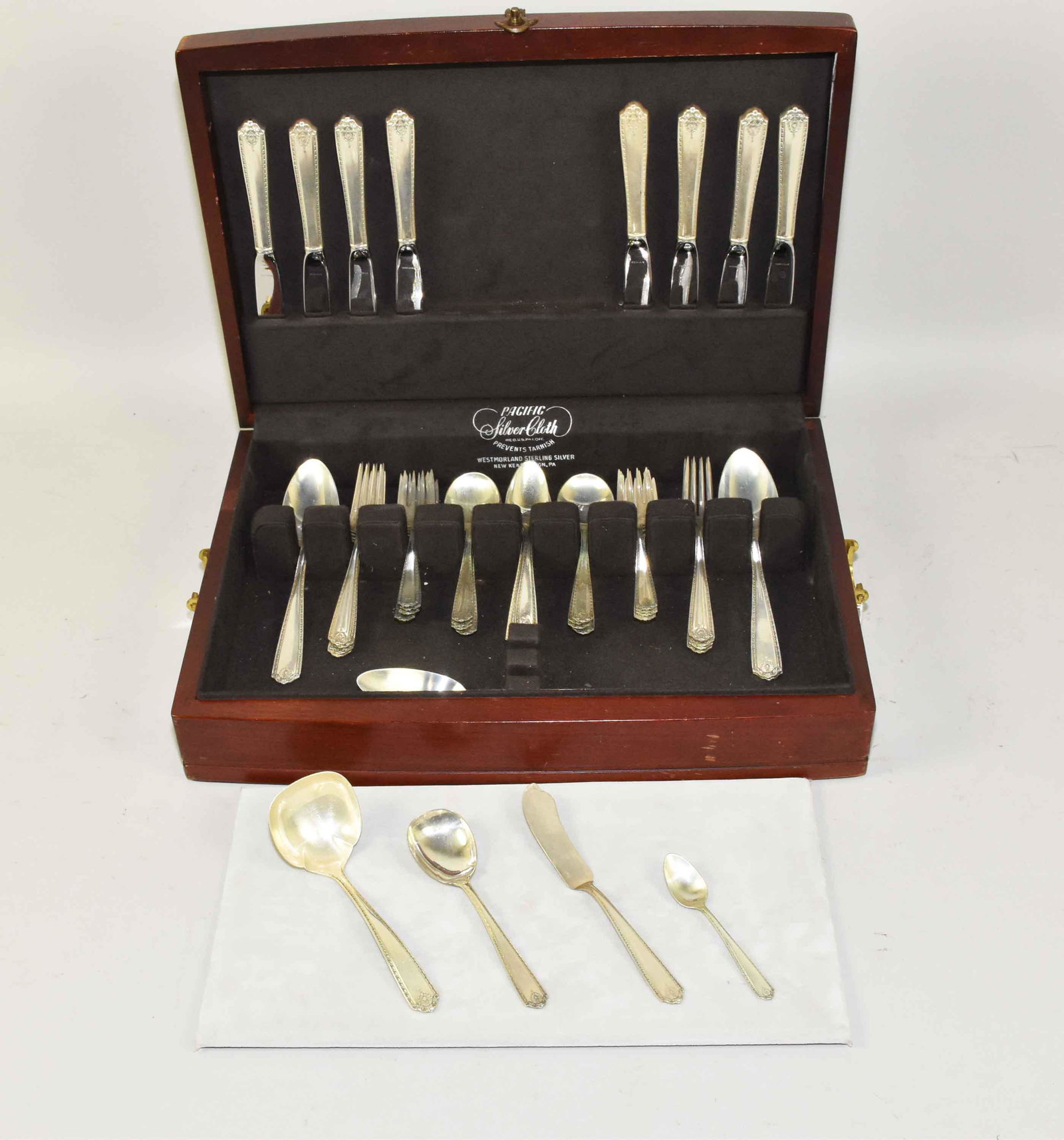 48 PIECE WESTMORLAND STERLING SILVER FLATWARE SERVICE: 48 PIECE WESTMORLAND STERLING SILVER FLATWARE SERVICE IN ''LADY HILTON'' PATTERN. Circa 1940, with original mahogany chest (3.75''H x 17''W). Comprising: (8) dinner knives; (4) large serving spoons; (