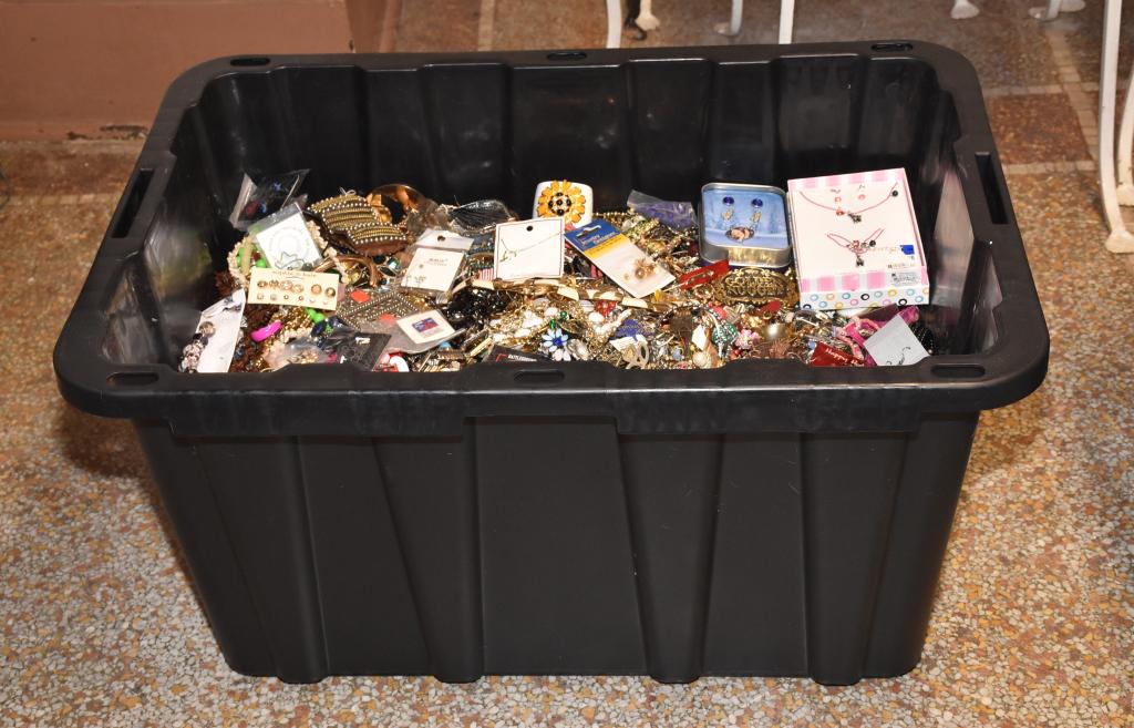 SUPERSIZE BIN OF MISCELLANEOUS CRAFT BUILD: SUPERSIZE BIN OF MISCELLANEOUS CRAFT BUILD COSTUME JEWELRY. 10" H x 26" W x 17" Deep.
