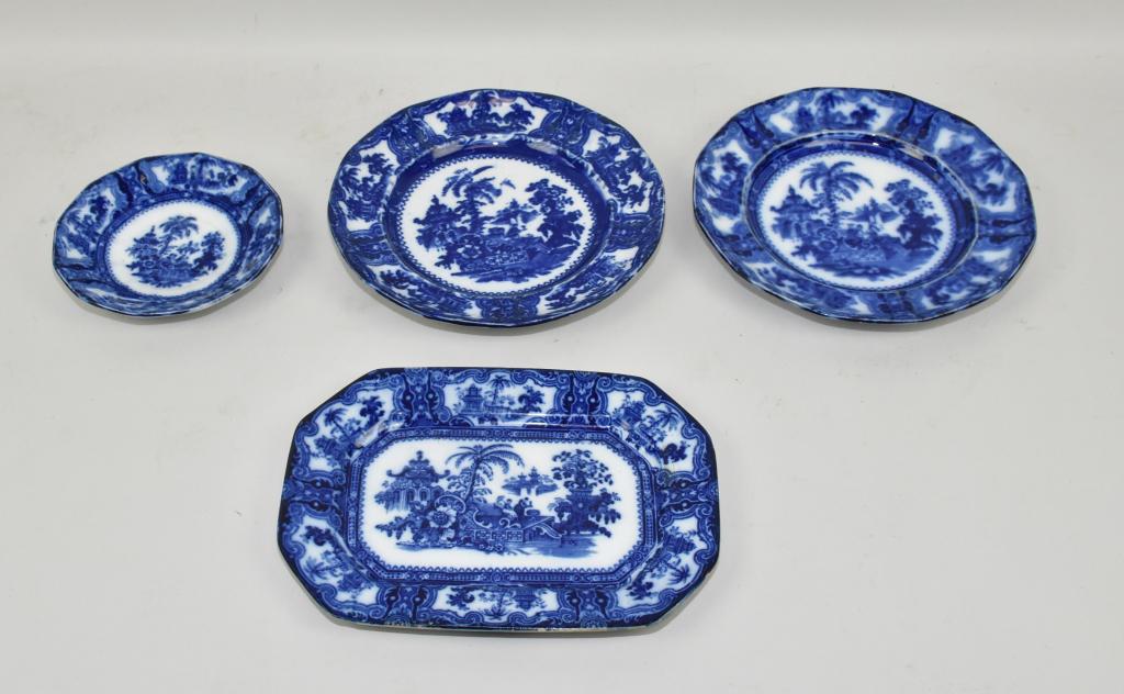 FLOW BLUE “Kyber” PATTERN – Four assorted pieces: FLOW BLUE “Kyber” PATTERN – Four assorted pieces, ie: two plates, small platter and saucer.