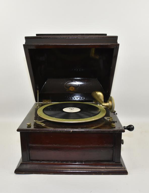 COLUMBIA GRAFONOLA TYPE C-2 TABLE TOP PHONOGRAPH: COLUMBIA GRAFONOLA TYPE C-2 TABLE TOP PHONOGRAPH – Mahogany cabinet with heavy alligatored varnish coat. Working condition?