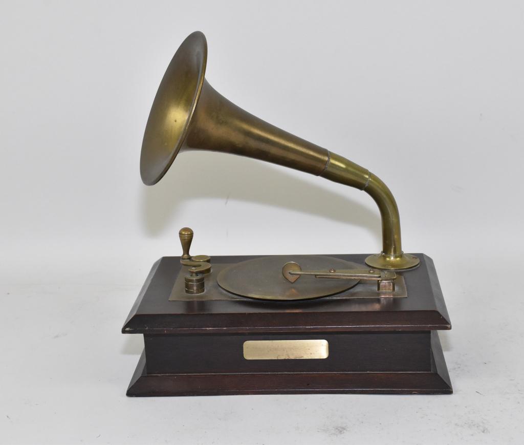 ENESCO "FUR ELISE" MUSICAL VICTROLA SHAPED BOX: ENESCO "FUR ELISE" MUSICAL VICTROLA SHAPED BOX, CIRCA 1985. 11" H x 9.5" W.
