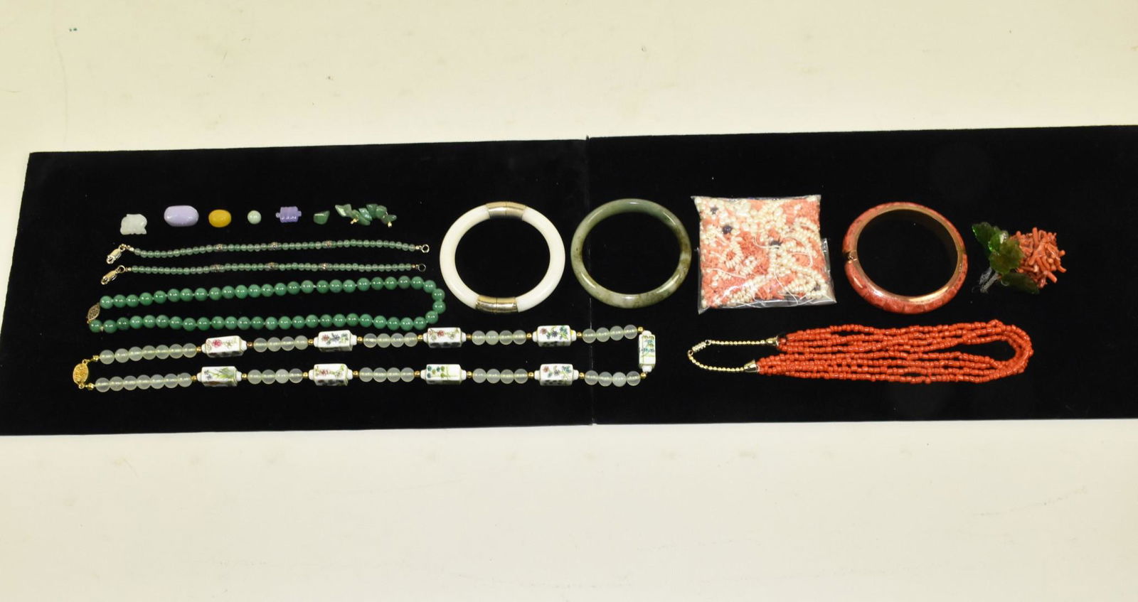 10 MISCELLANEOUS PIECES OF CORAL AND JADE COSTUME (1 of 10)